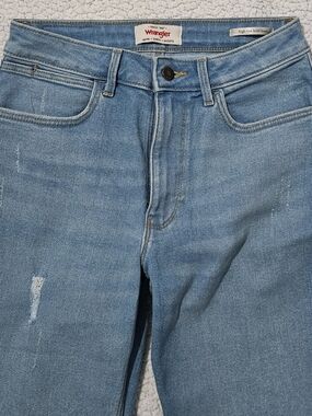Wrangler High Rise Light Wash Jeans - Light Blue